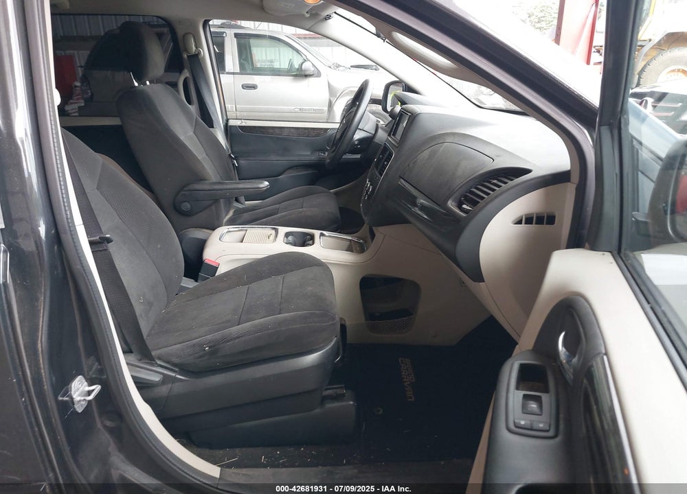 2012 DODGE GRAND CARAVAN VIN: 2C4RDGCG7CR242212