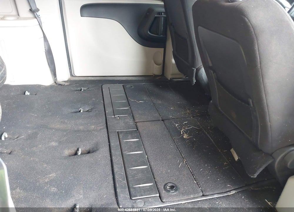2012 DODGE GRAND CARAVAN VIN: 2C4RDGCG7CR242212
