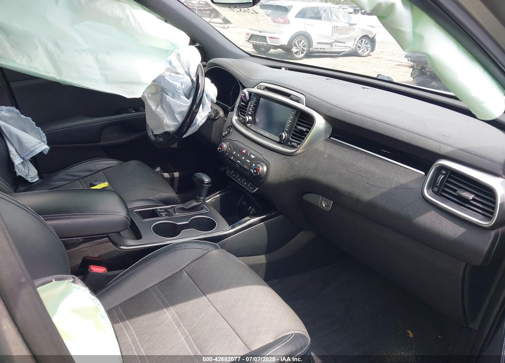 2016 KIA SORENTO VIN: 5XYPK4A58GG126573