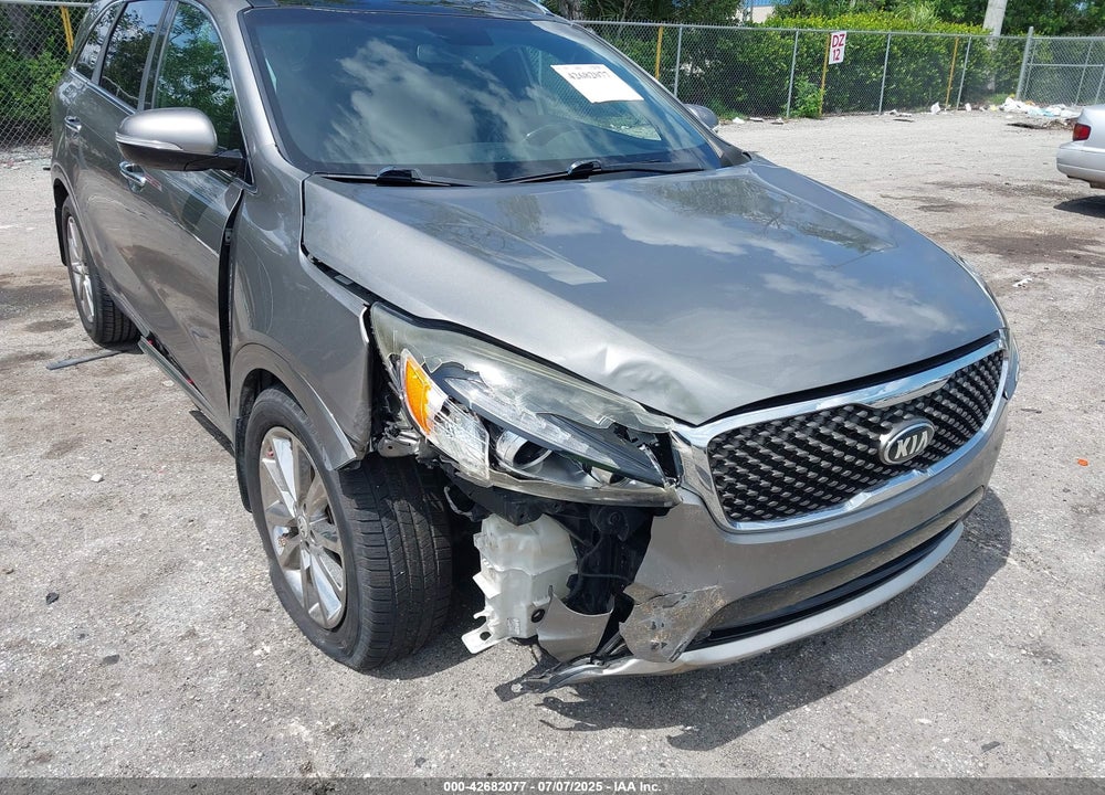 2016 KIA SORENTO VIN: 5XYPK4A58GG126573