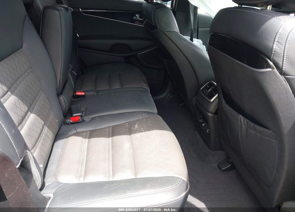 2016 KIA SORENTO VIN: 5XYPK4A58GG126573
