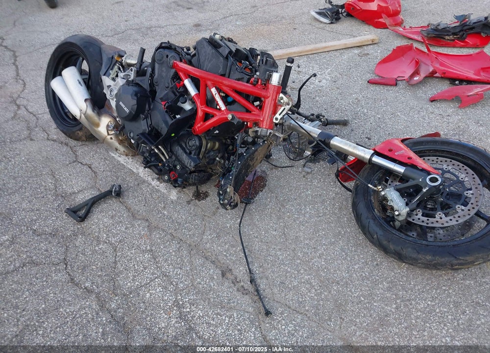 2022 DUCATI SUPERSPORT VIN: ZDMVABDS4NB002294