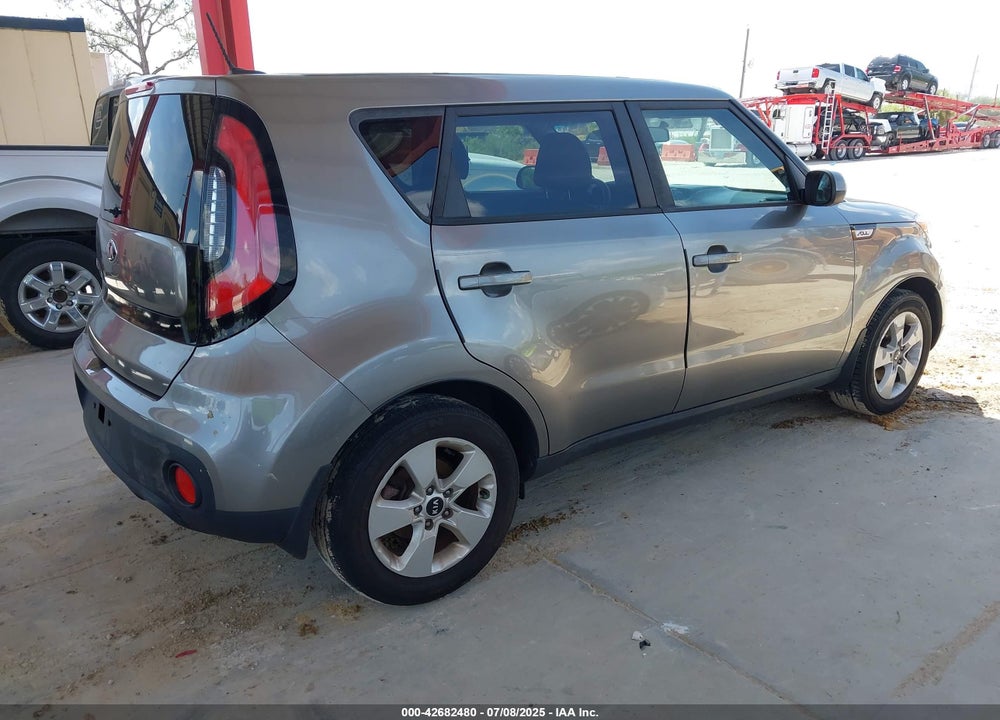 2018 KIA SOUL VIN: KNDJN2A28J7621836