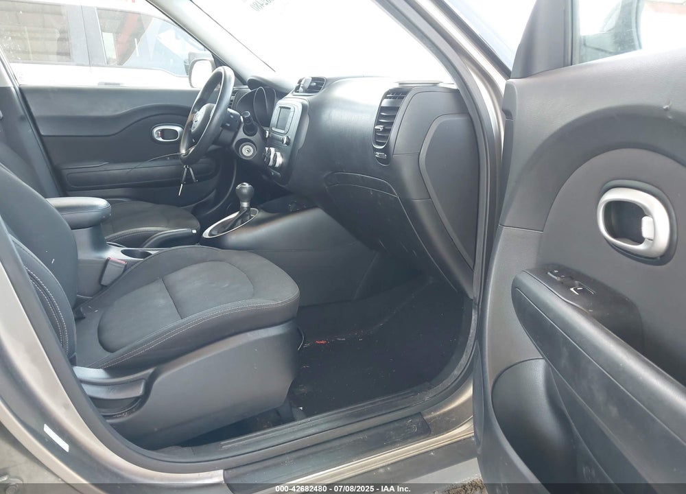2018 KIA SOUL VIN: KNDJN2A28J7621836