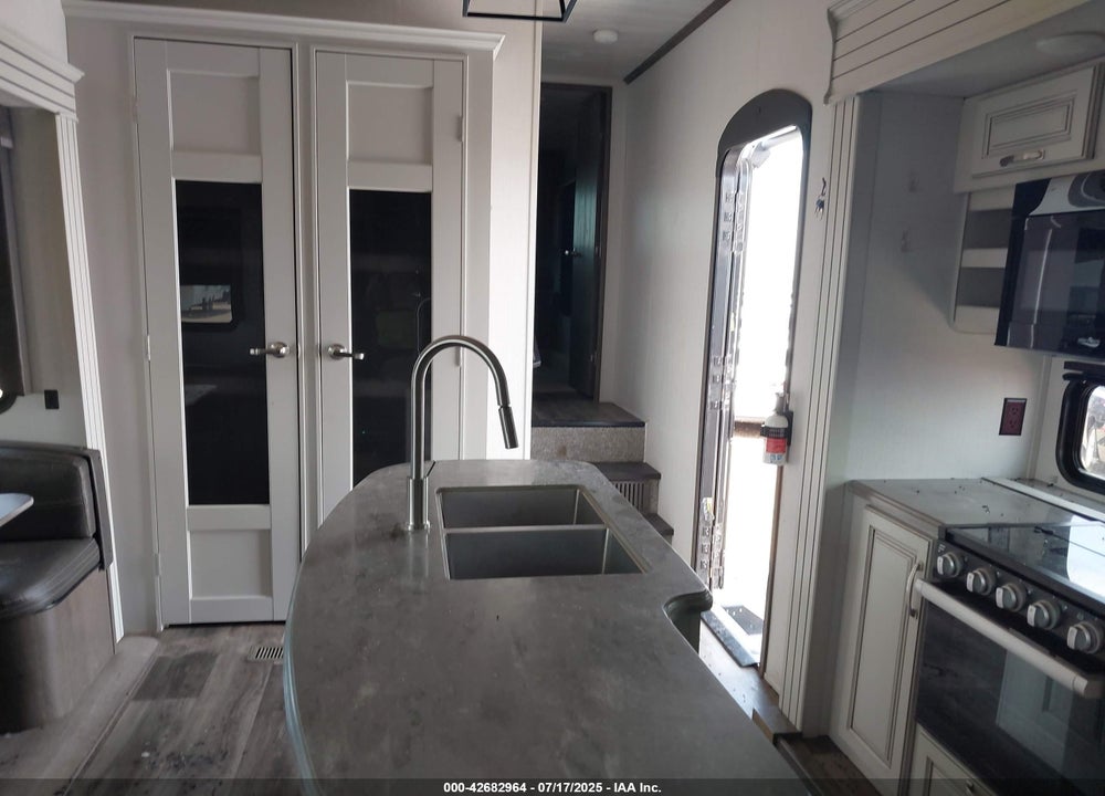 2021 COUGAR 35' 5TH WHEEL VIN: 4YDF3642XM2509150