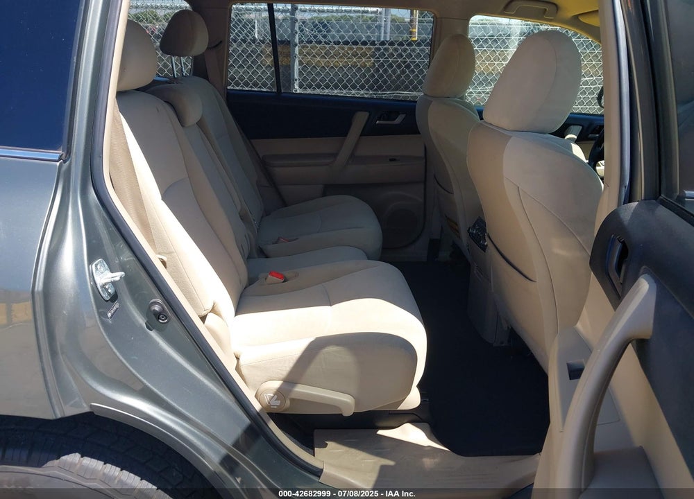 2011 TOYOTA HIGHLANDER VIN: 5TDBK3EH6BS085056