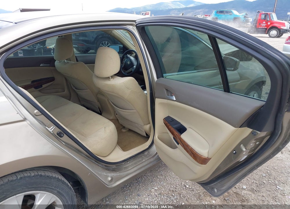 2009 HONDA ACCORD VIN: 1HGCP26799A047075