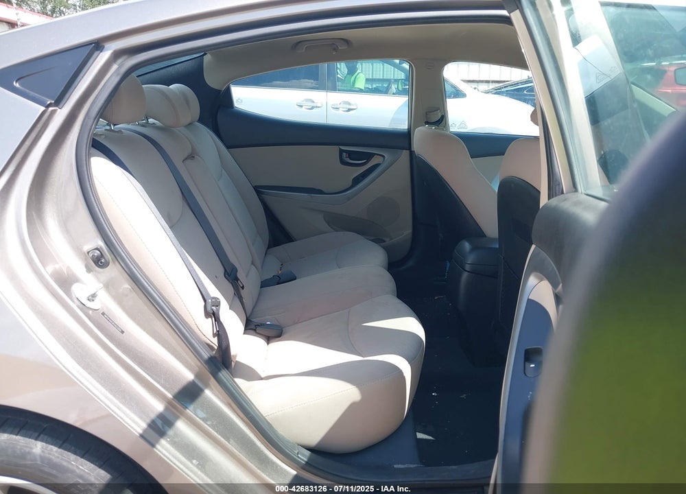 2014 HYUNDAI ELANTRA VIN: 5NPDH4AE4EH523205
