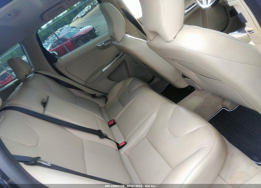 2016 VOLVO XC60 VIN: YV440MDK3G2799742