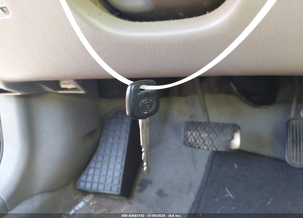 2004 TOYOTA COROLLA CE VIN: 2T1BR32E04C272603