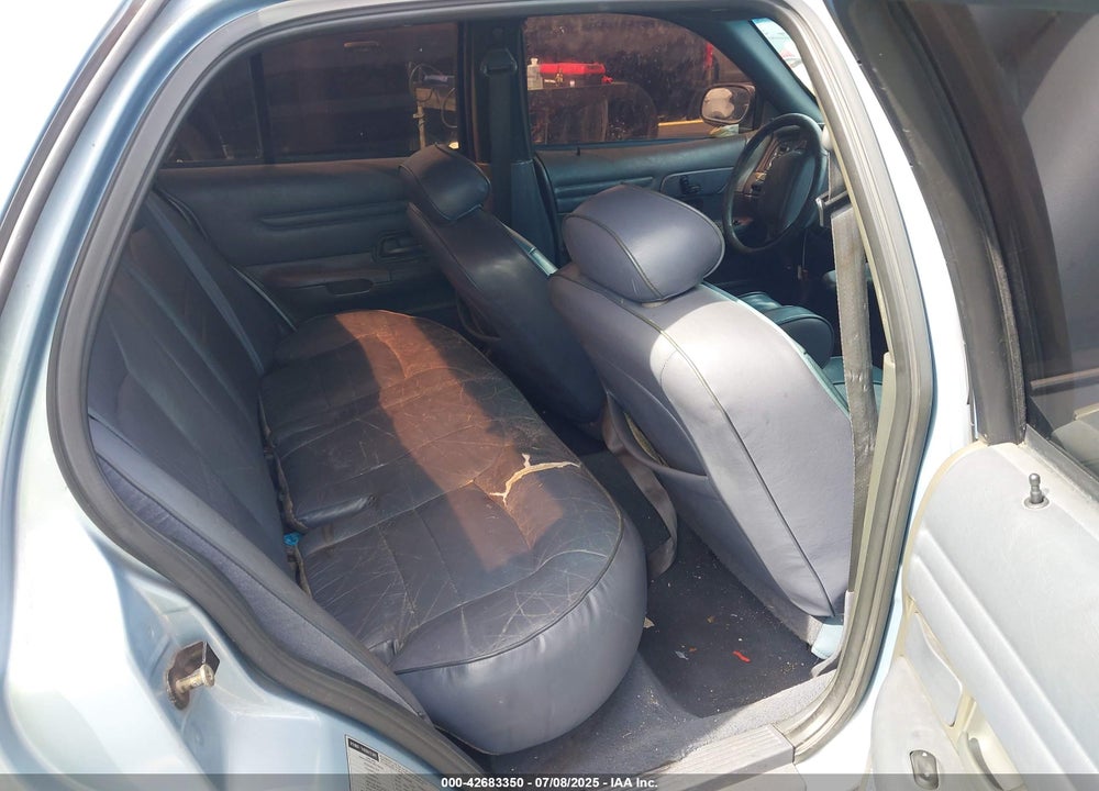 2000 FORD CROWN VICTORIA LX VIN: 2FAFP74W1YX154250