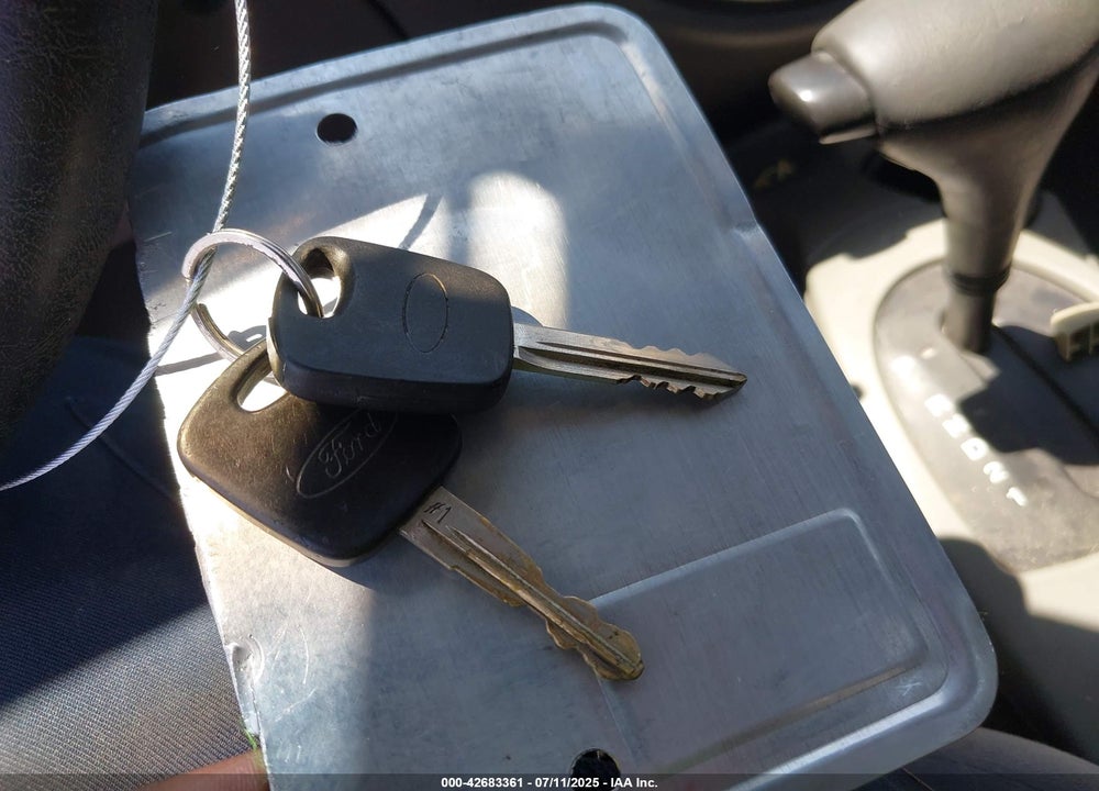 2001 FORD FOCUS ZX3 VIN: 3FAFP31381R177631
