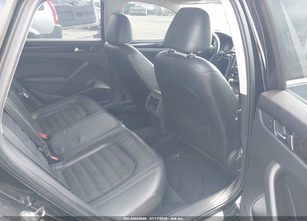 2014 VOLKSWAGEN PASSAT VIN: 1VWCT7A33EC010126