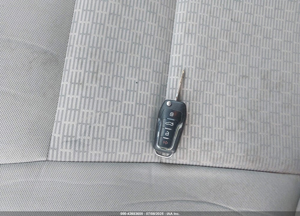 2011 FORD FUSION VIN: 3FAHP0HA8BR323636