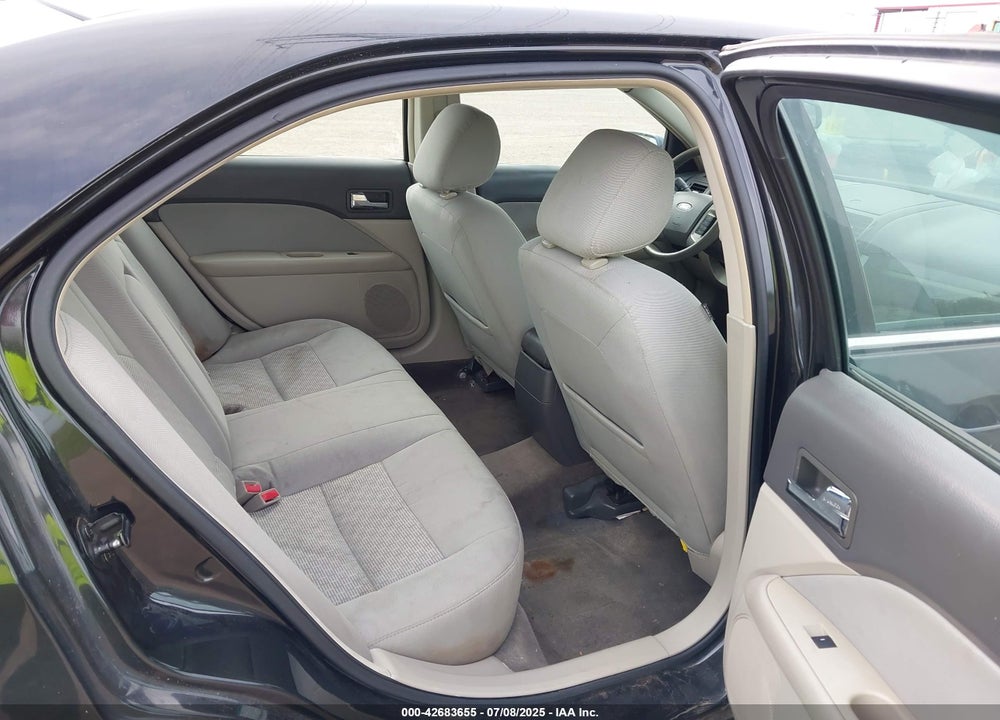 2011 FORD FUSION VIN: 3FAHP0HA8BR323636