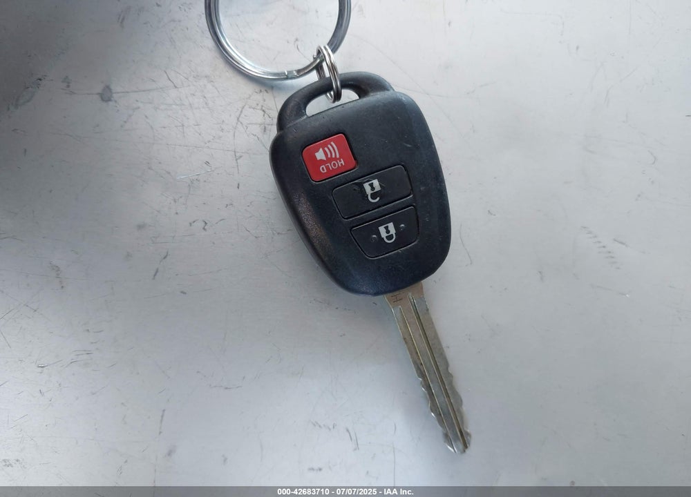 2015 TOYOTA RAV4 XLE VIN: 2T3WFREV9FW148329