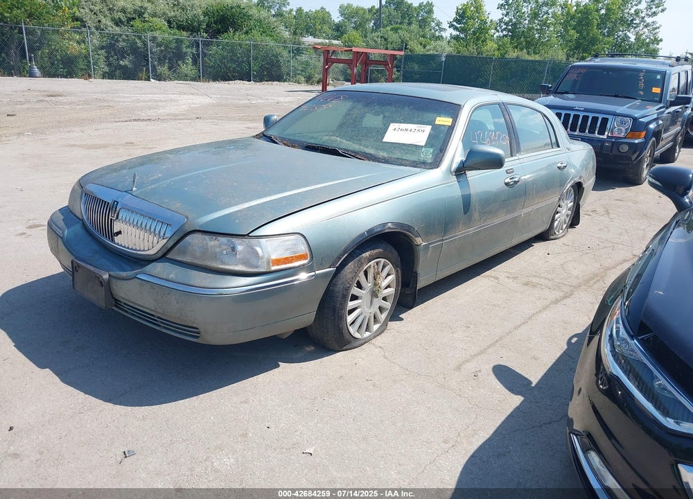 2005 LINCOLN TOWN CAR SIGNATURE LIMITED VIN: 1LNHM82W35Y658679