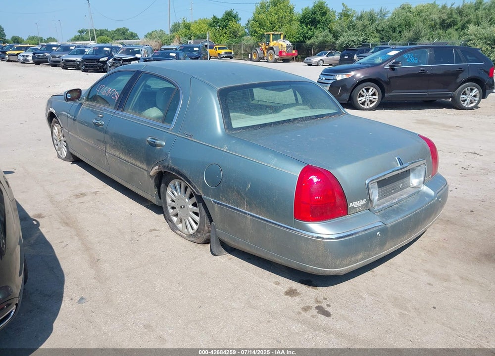 2005 LINCOLN TOWN CAR SIGNATURE LIMITED VIN: 1LNHM82W35Y658679