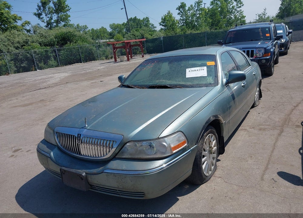 2005 LINCOLN TOWN CAR SIGNATURE LIMITED VIN: 1LNHM82W35Y658679