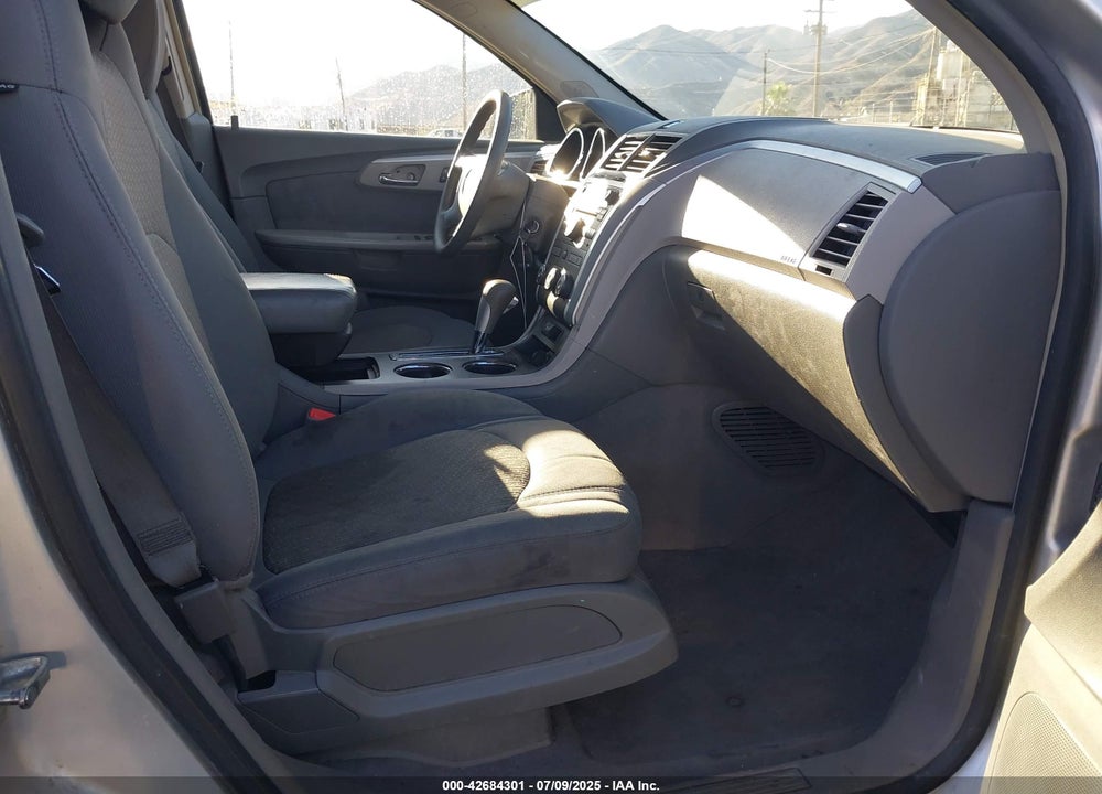 2009 CHEVROLET TRAVERSE VIN: 1GNEV13D39S156800