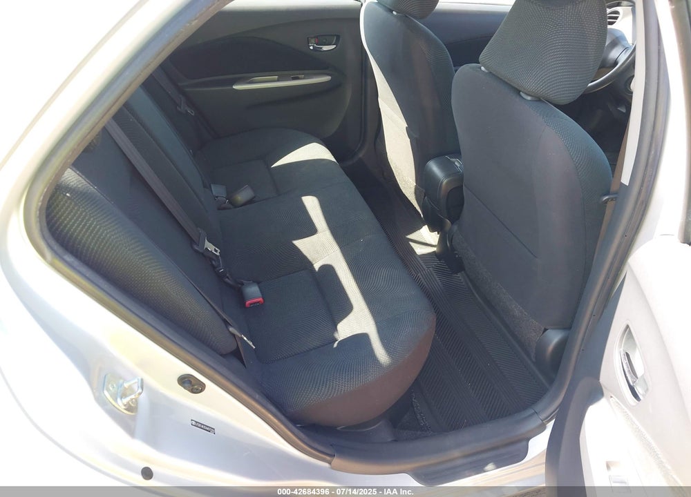 2010 TOYOTA YARIS VIN: JTDBT4K35A4072255