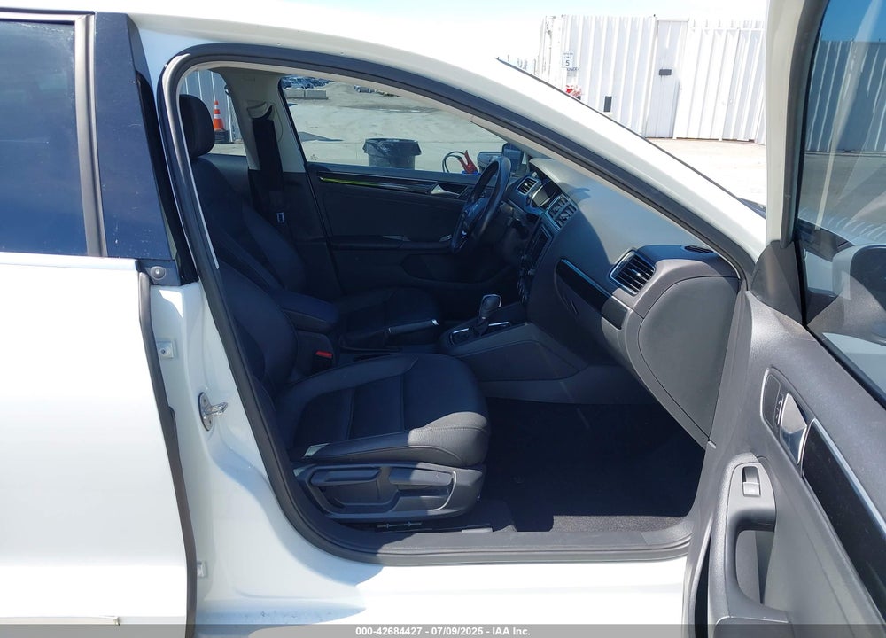 2017 VOLKSWAGEN JETTA 1.8T SEL/1.8T SEL PREMIUM VIN: 3VWL17AJ6HM392417