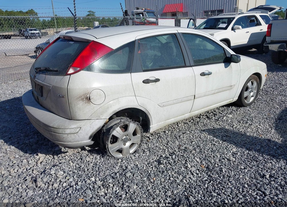 2005 FORD FOCUS ZX5 VIN: 3FAFP37N55R139062