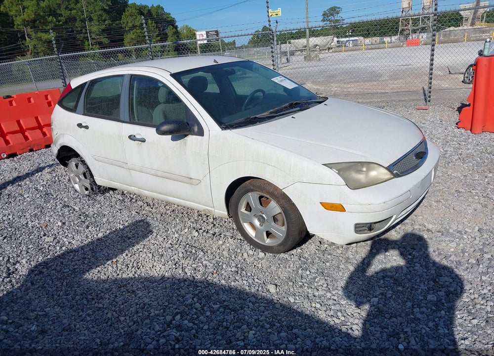 2005 FORD FOCUS ZX5 VIN: 3FAFP37N55R139062