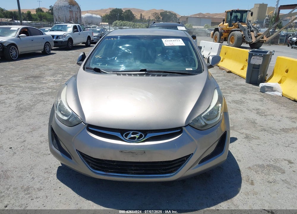 2016 HYUNDAI ELANTRA VIN: 5NPDH4AE8GH716881