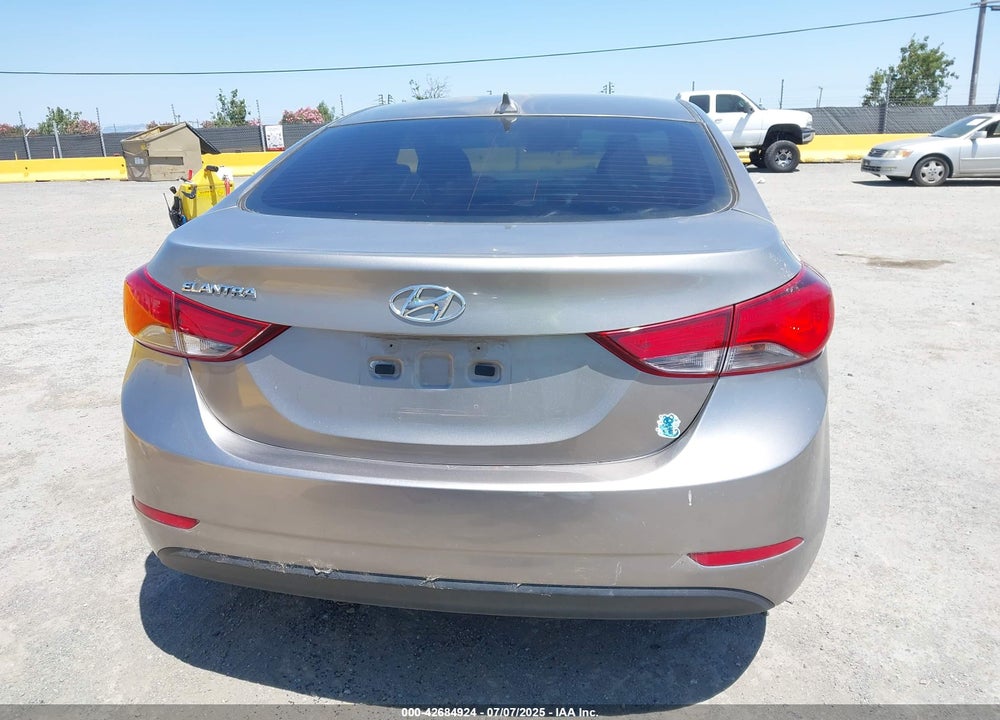 2016 HYUNDAI ELANTRA VIN: 5NPDH4AE8GH716881