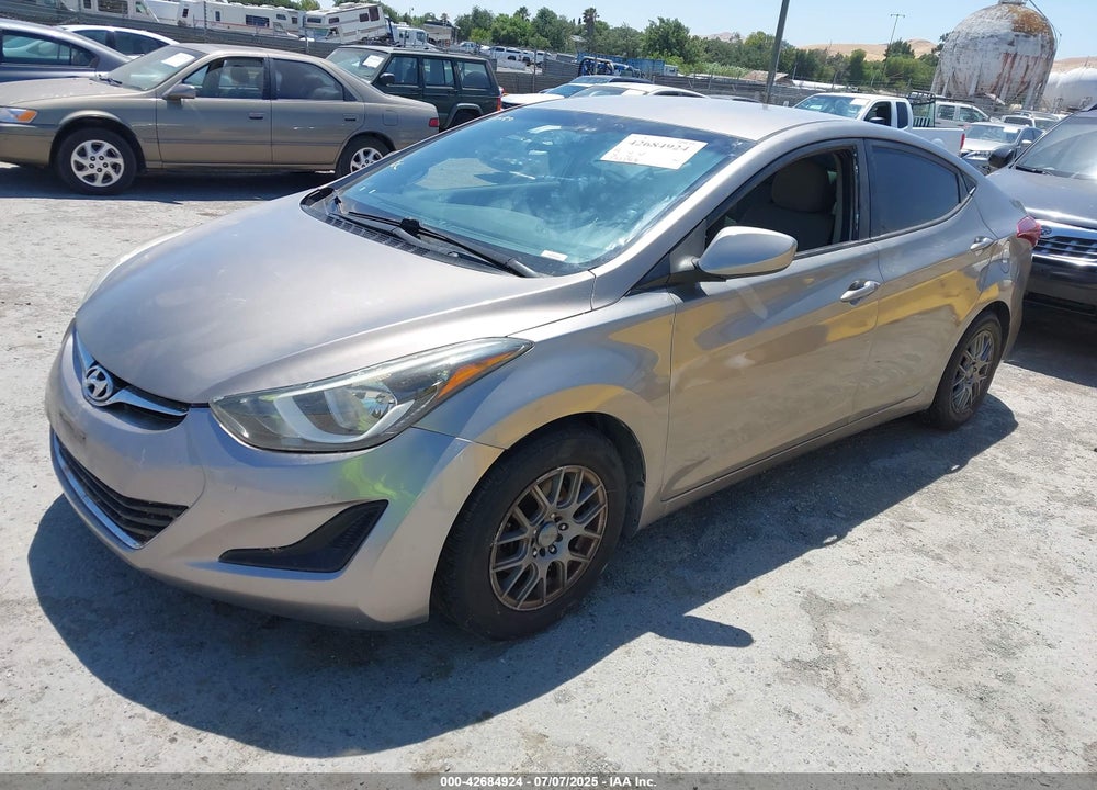 2016 HYUNDAI ELANTRA VIN: 5NPDH4AE8GH716881