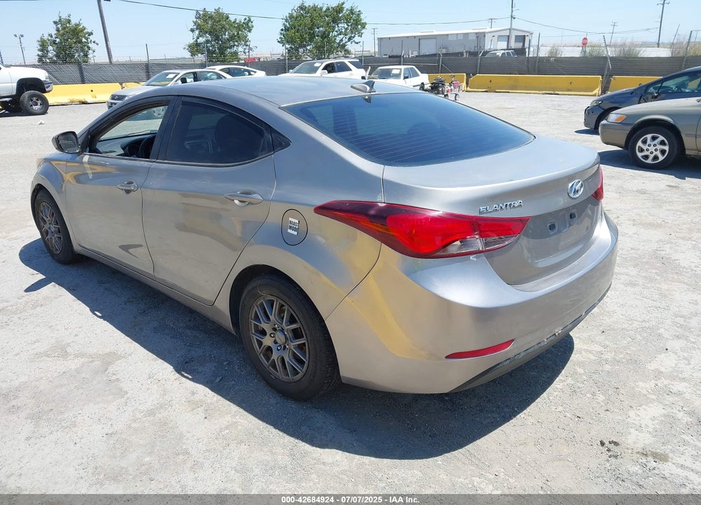 2016 HYUNDAI ELANTRA VIN: 5NPDH4AE8GH716881