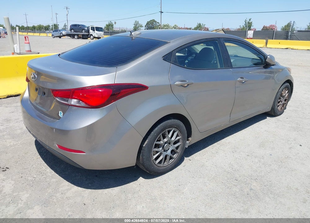 2016 HYUNDAI ELANTRA VIN: 5NPDH4AE8GH716881