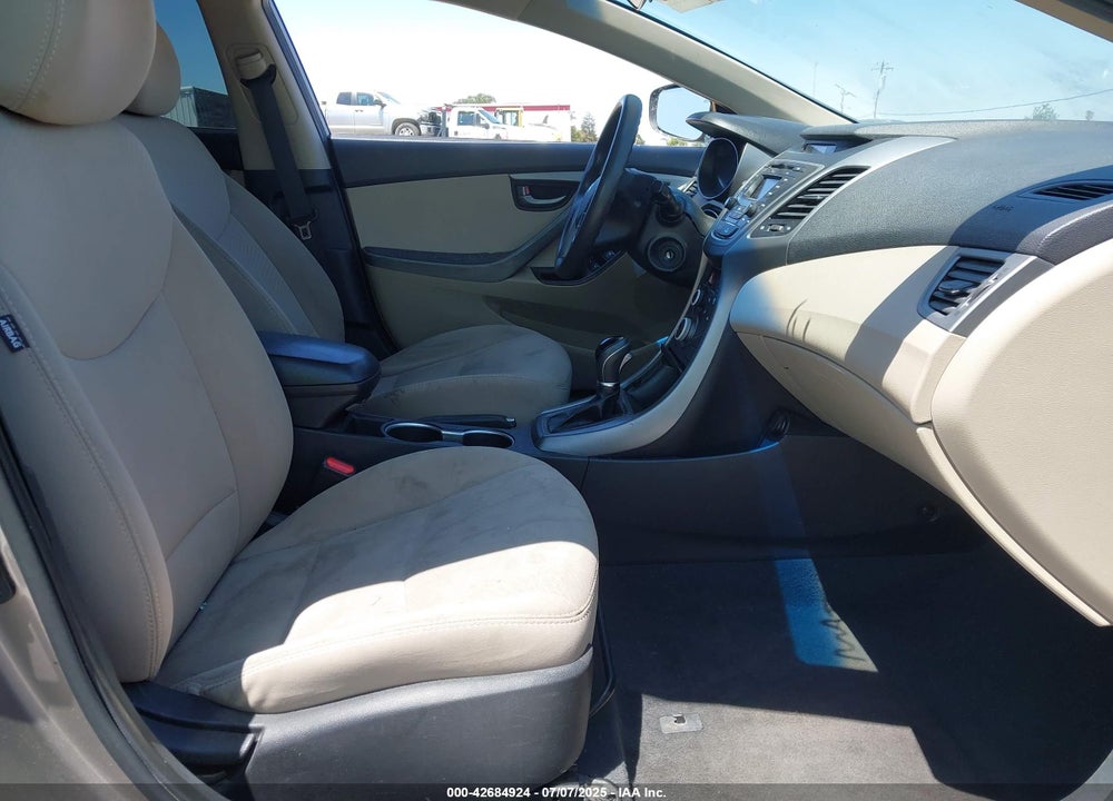 2016 HYUNDAI ELANTRA VIN: 5NPDH4AE8GH716881