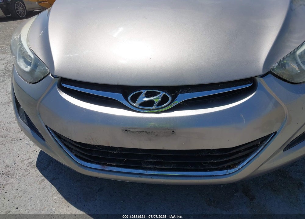 2016 HYUNDAI ELANTRA VIN: 5NPDH4AE8GH716881