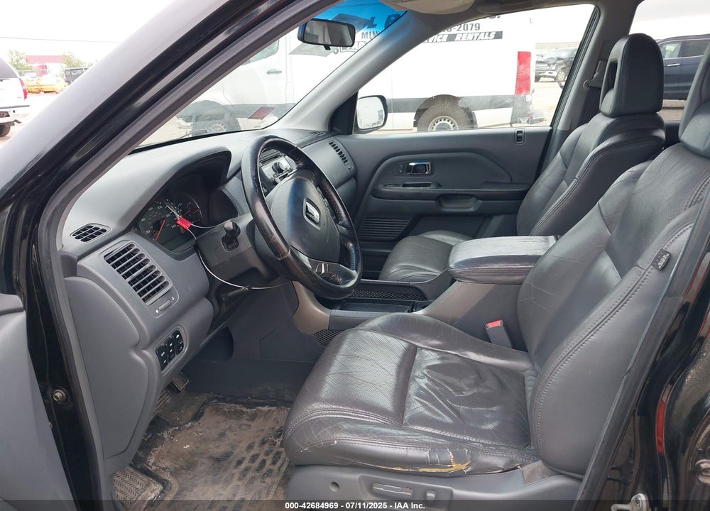 2005 HONDA PILOT EX-L VIN: 5FNYF18555B010930