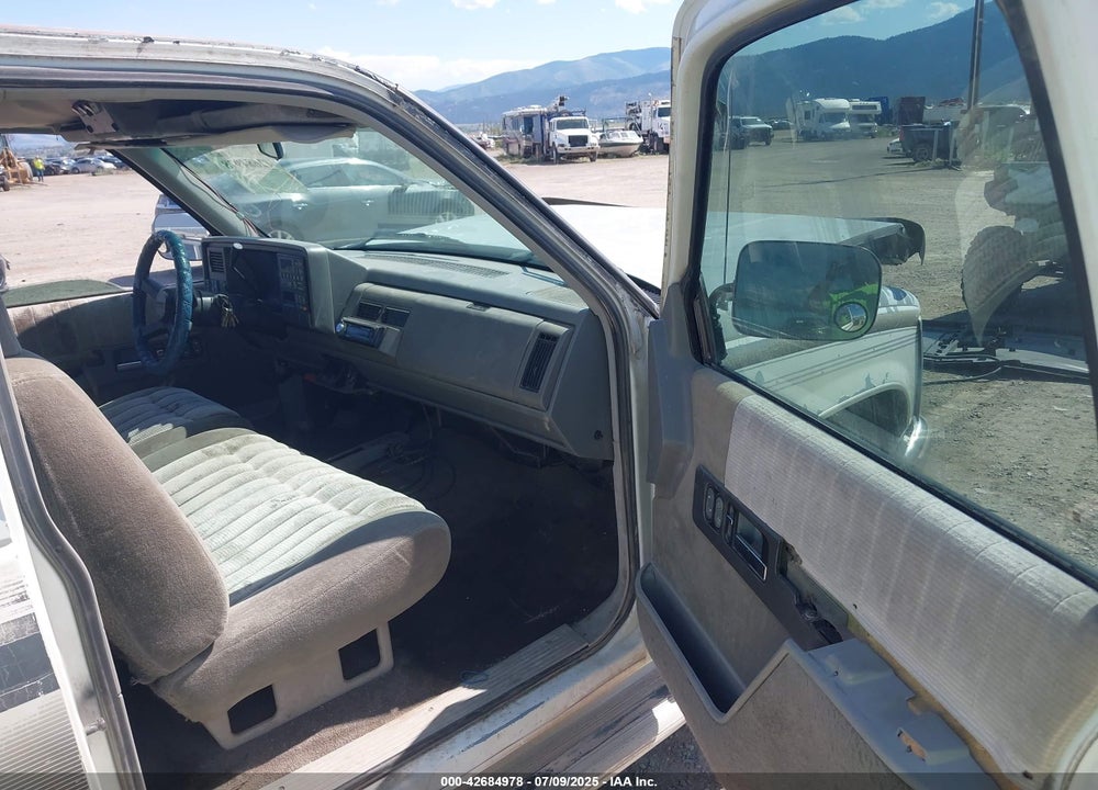 1992 CHEVROLET GMT-400 K1500 VIN: 2GCEK19K2N1147104