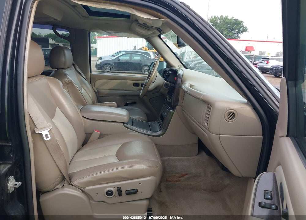 2005 GMC YUKON XL 1500 DENALI VIN: 1GKFK66U05J202781