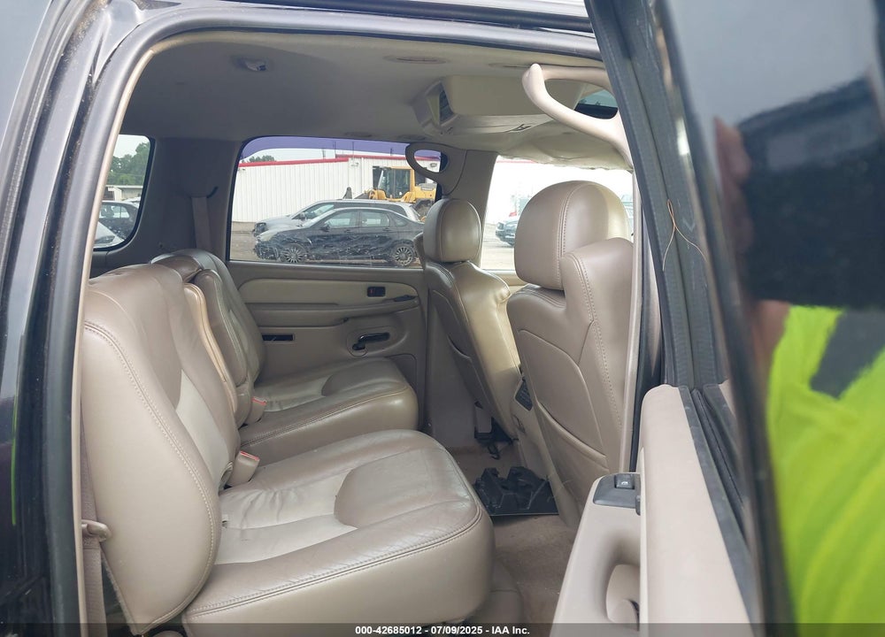 2005 GMC YUKON XL 1500 DENALI VIN: 1GKFK66U05J202781