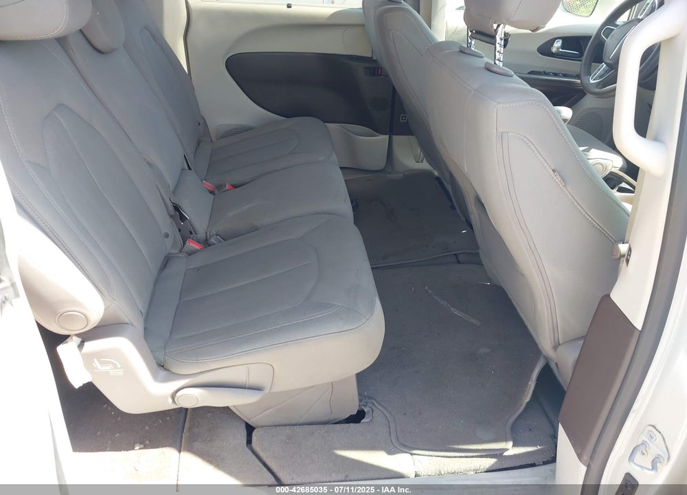 2020 CHRYSLER PACIFICA TOURING VIN: 2C4RC1FG1LR233808
