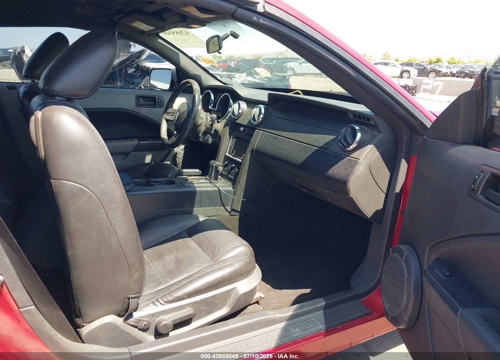 2005 FORD MUSTANG VIN: 1ZVFT84N455197638
