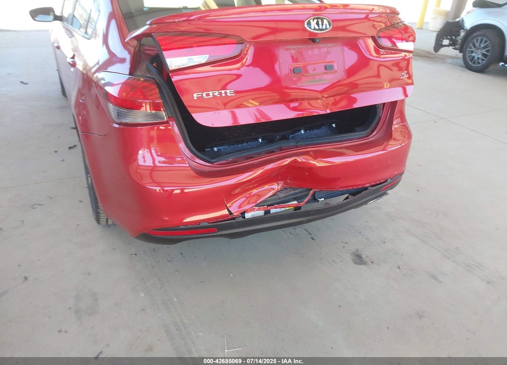 2018 KIA FORTE VIN: 3KPFL4A75JE197583