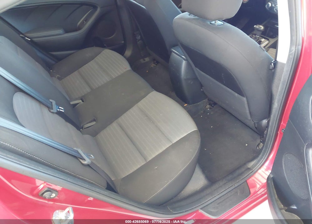 2018 KIA FORTE VIN: 3KPFL4A75JE197583