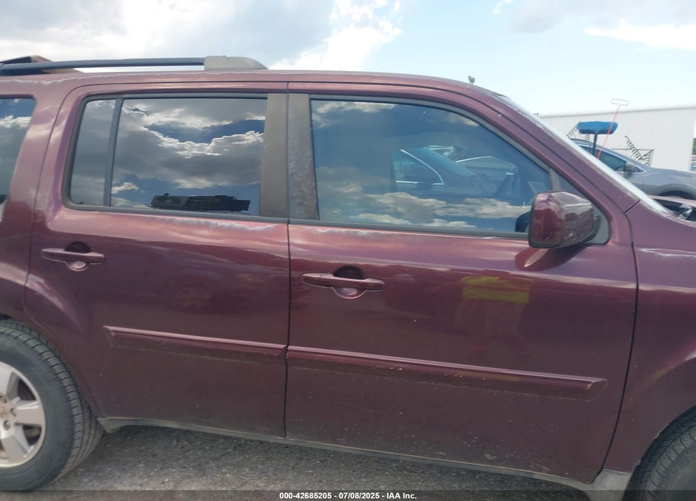 2011 HONDA PILOT EX-L VIN: 5FNYF4H68BB008028