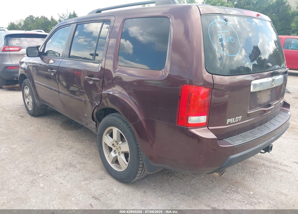 2011 HONDA PILOT EX-L VIN: 5FNYF4H68BB008028