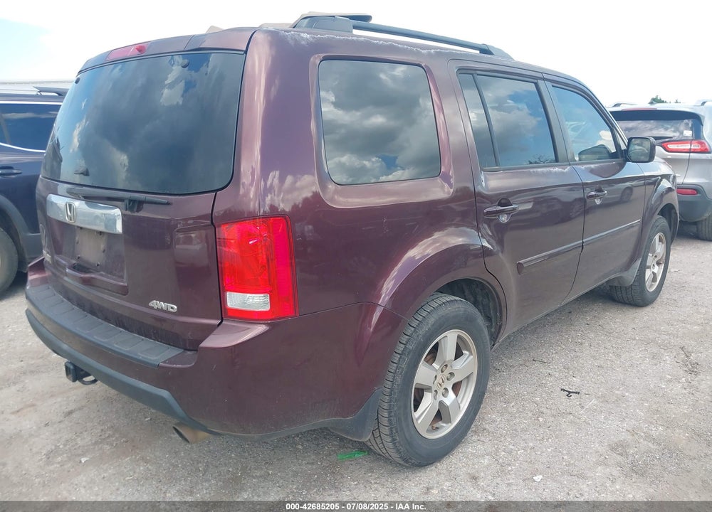 2011 HONDA PILOT EX-L VIN: 5FNYF4H68BB008028