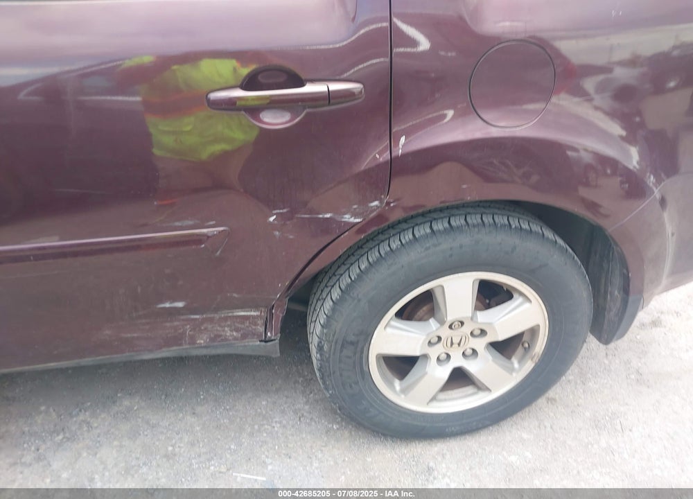 2011 HONDA PILOT EX-L VIN: 5FNYF4H68BB008028
