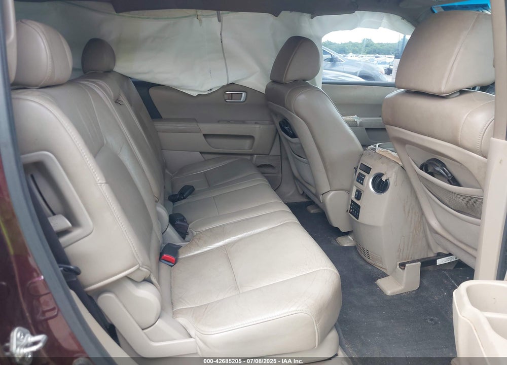 2011 HONDA PILOT EX-L VIN: 5FNYF4H68BB008028