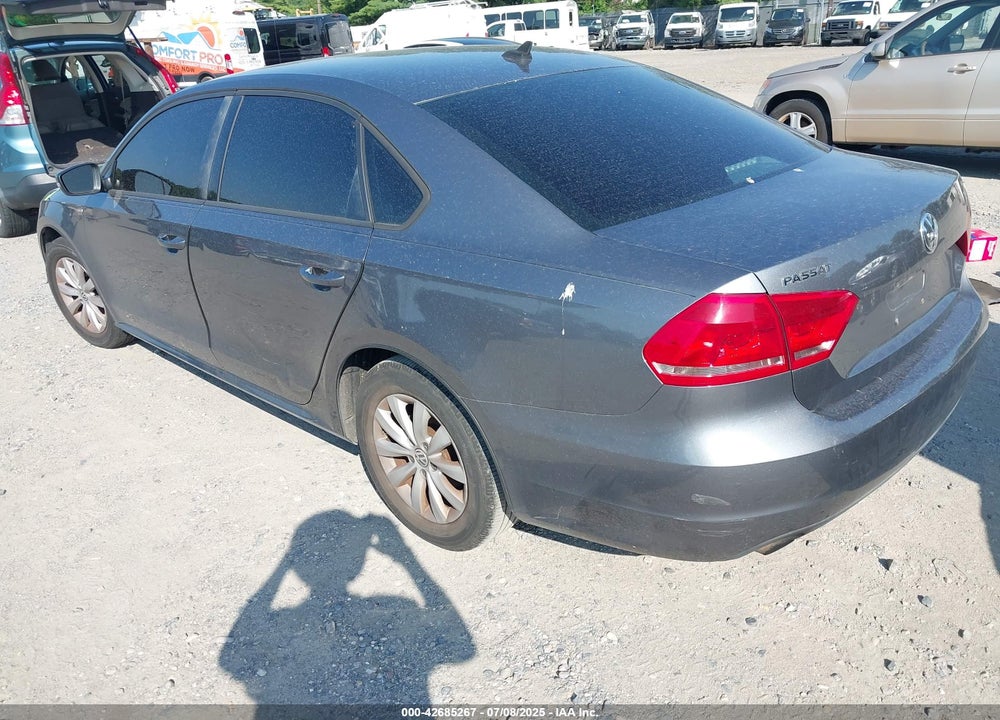 2015 VOLKSWAGEN PASSAT VIN: 1VWAT7A37FC011689