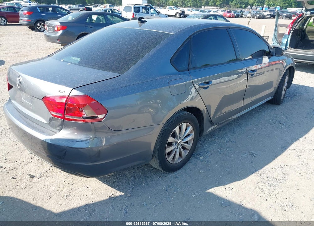 2015 VOLKSWAGEN PASSAT VIN: 1VWAT7A37FC011689